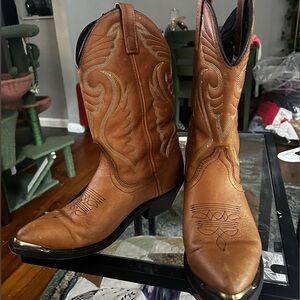 Cowgirl/cowboy boots leather
